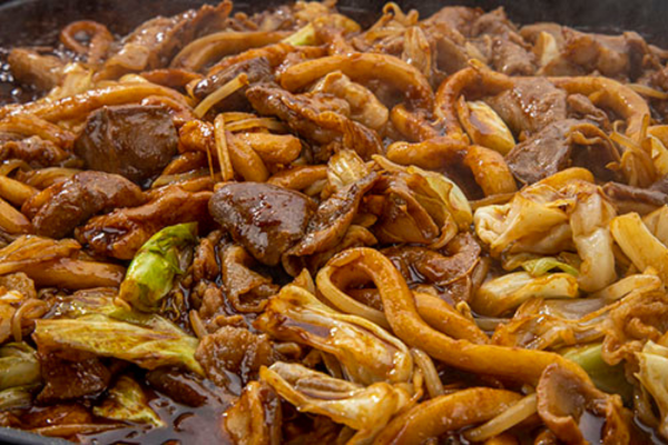 牛ホルモン焼うどん